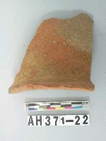 藏品(紅色粗砂陶口緣殘件)的圖片